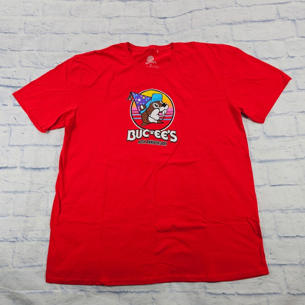 Buc-ees T-Shirt MENS XL Red 40th Anniversary Party Like Its 1982 Graphic Buccees